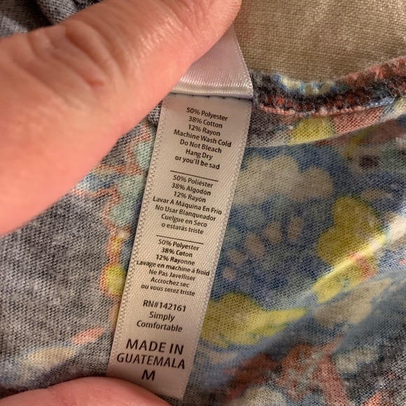 ✨3 for $25✨5 Lularoe Classic T’s Small/Med - Picture 12 of 16